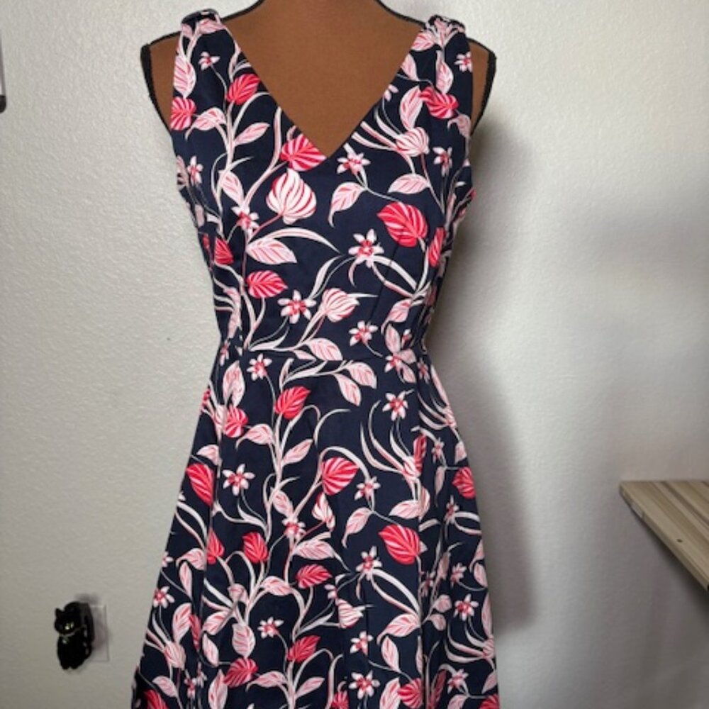 Draper James Navy & Red Floral Fit-and-Flare Dress – Size 6